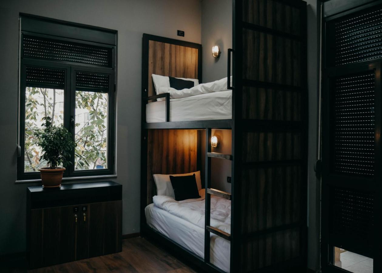 The Maze Hostel Tirana Eksteriør billede