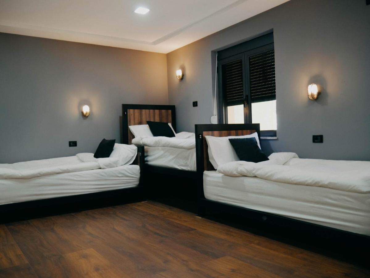 The Maze Hostel Tirana Eksteriør billede