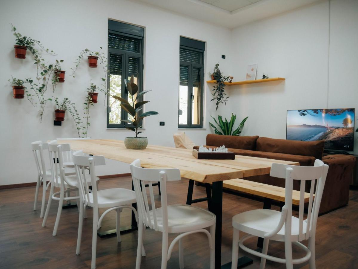 The Maze Hostel Tirana Eksteriør billede