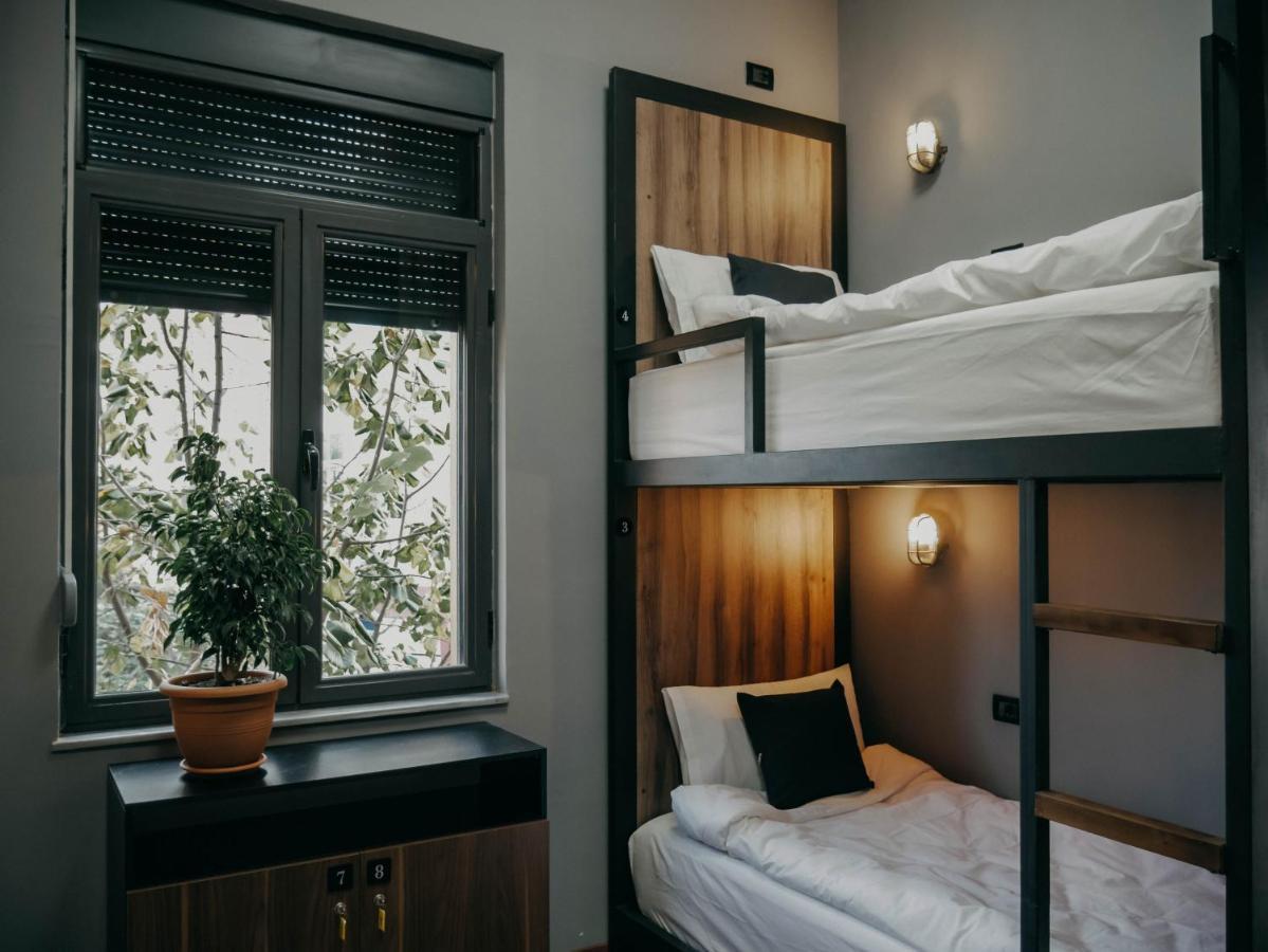 The Maze Hostel Tirana Eksteriør billede
