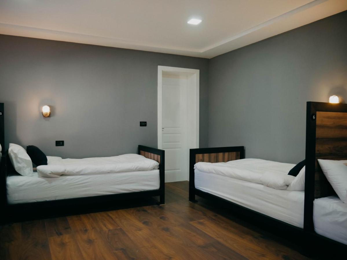 The Maze Hostel Tirana Eksteriør billede