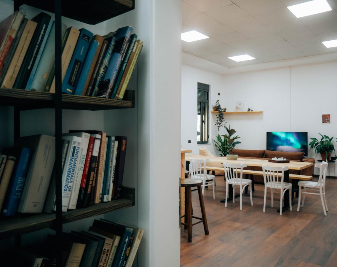 The Maze Hostel Tirana Eksteriør billede