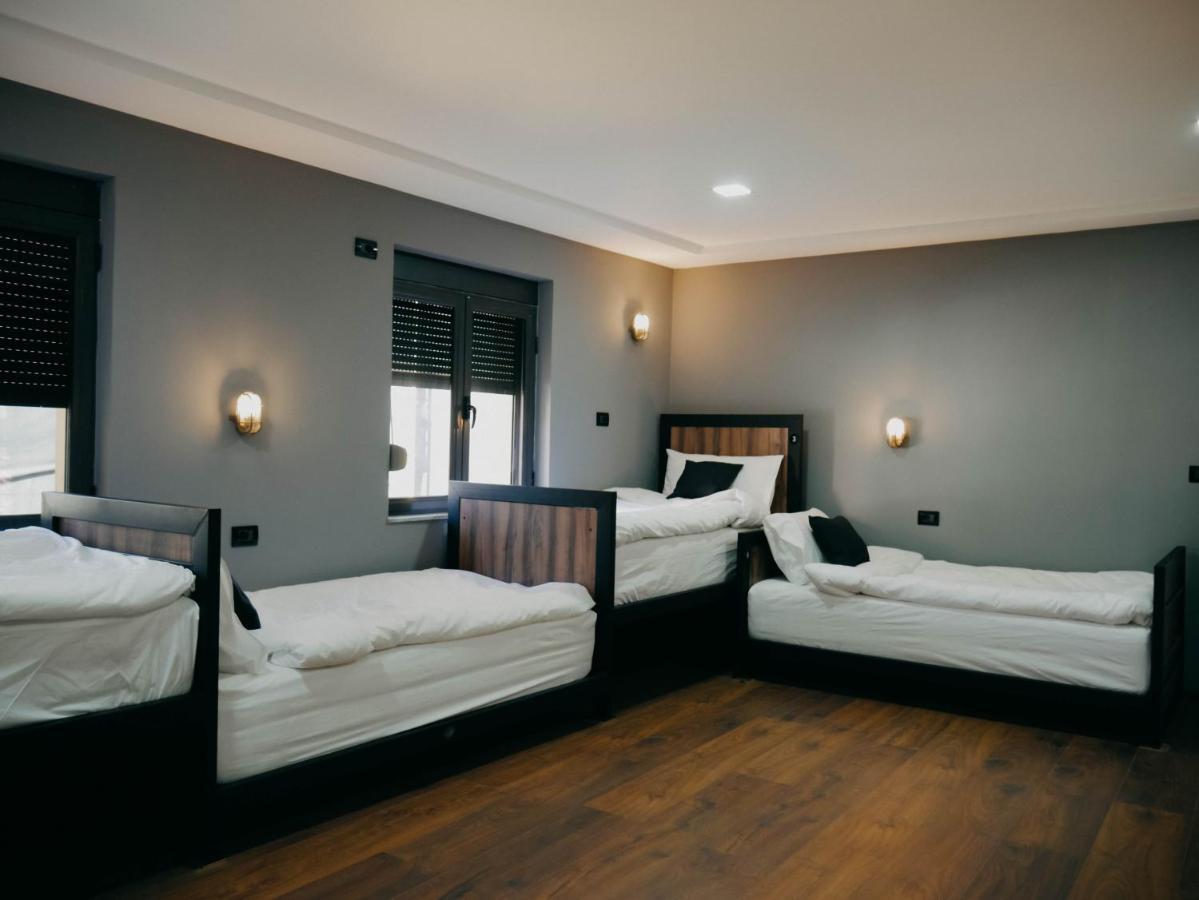The Maze Hostel Tirana Eksteriør billede