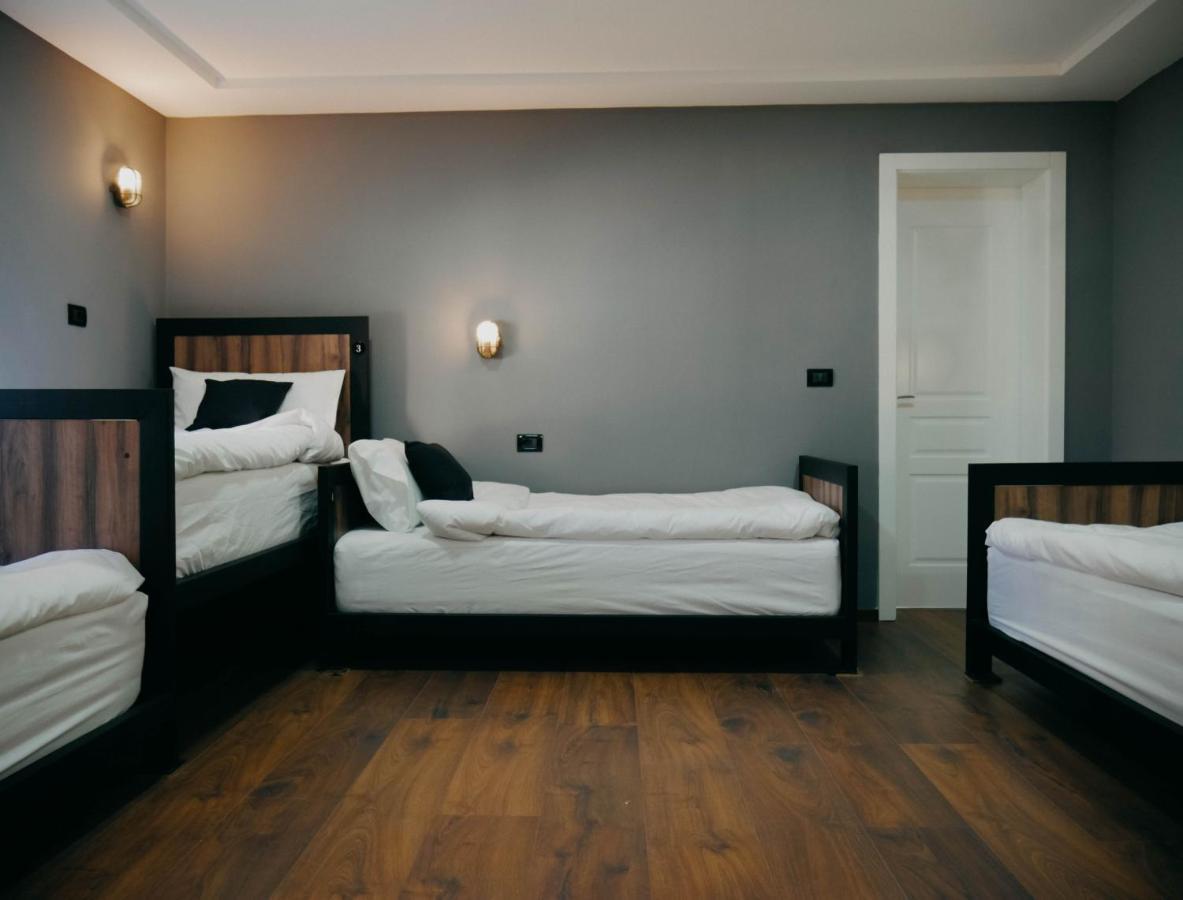 The Maze Hostel Tirana Eksteriør billede