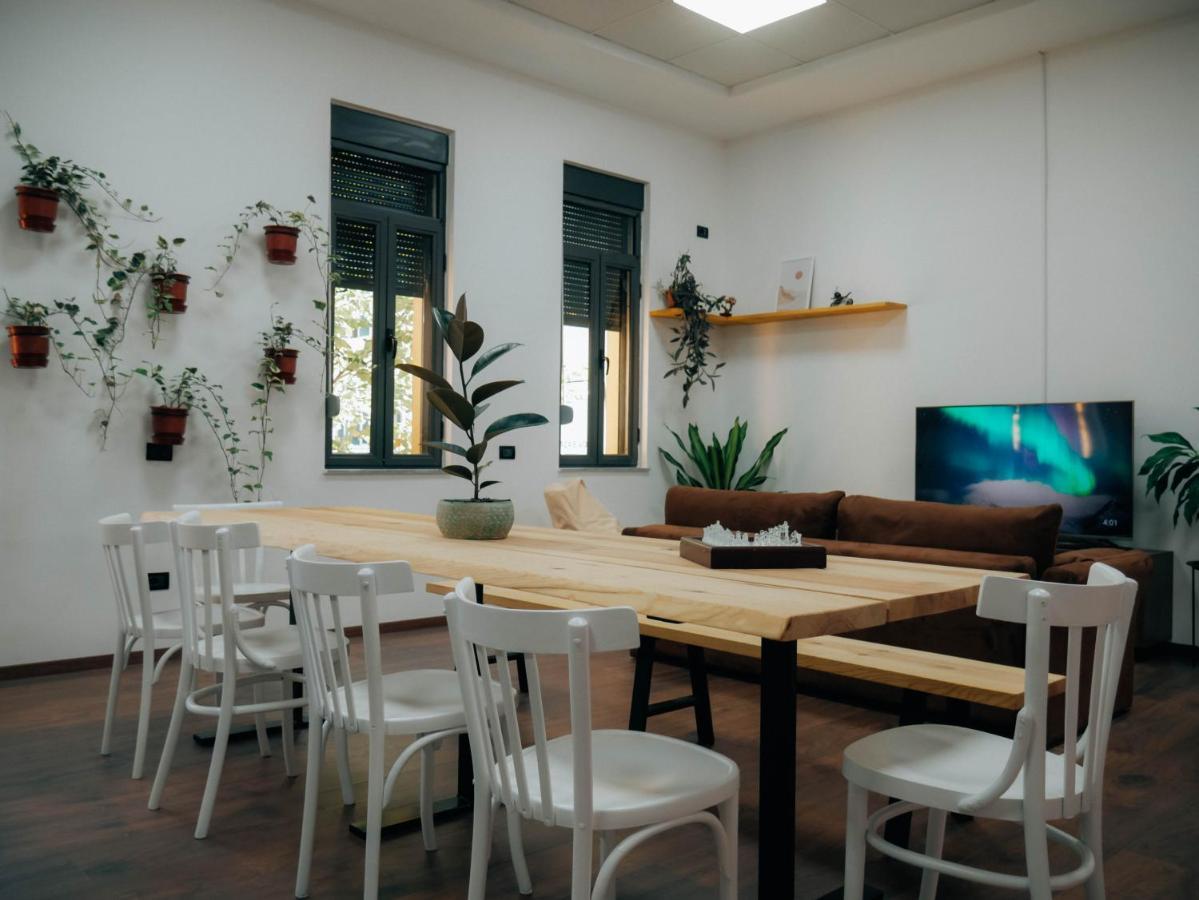 The Maze Hostel Tirana Eksteriør billede